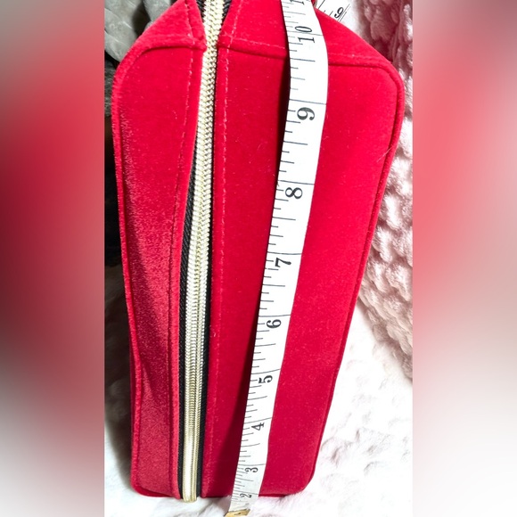 Estée Lauder  Red Velvet Bow detail travel bag makeup iPad. Small laptop - Picture 10 of 10